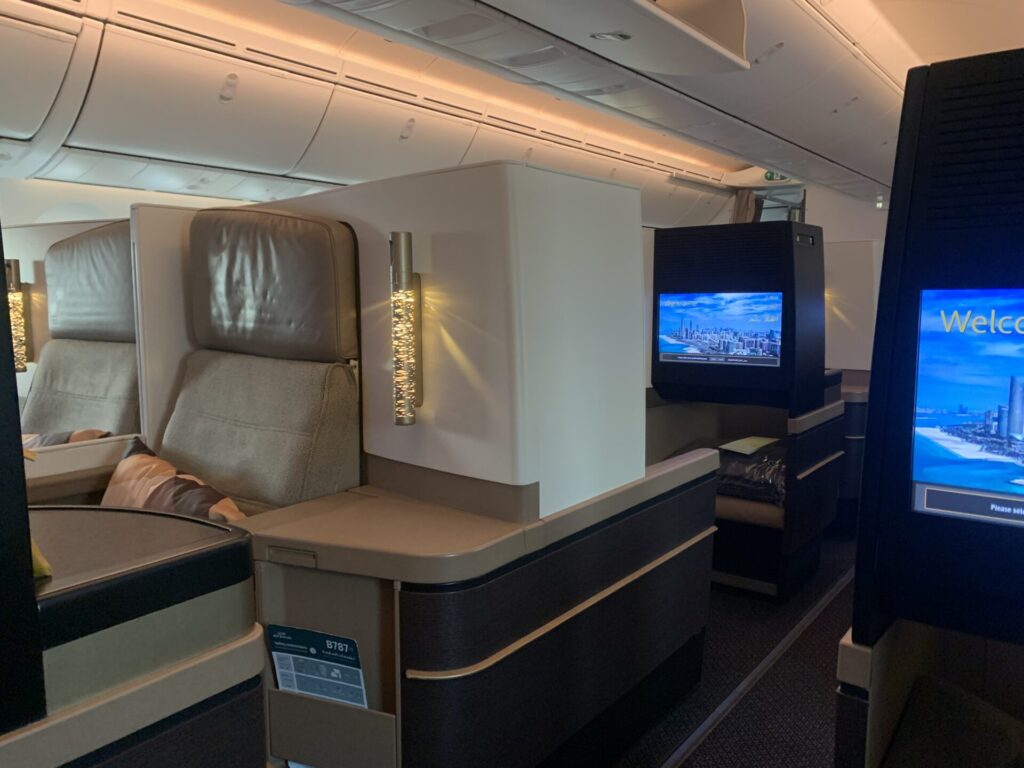 Neil Scrivener reviews Etihad Airline's Business Class seat onboard their Boeing 797-9.