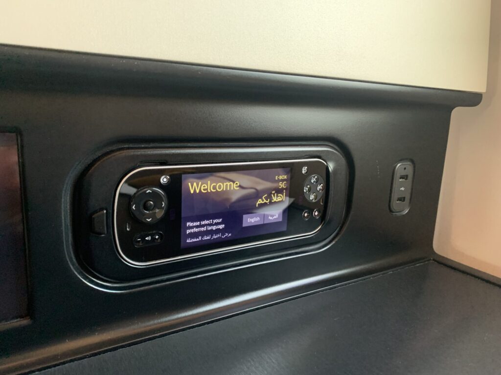 Neil Scrivener reviews Etihad Airline's Business Class seat onboard their Boeing 797-9.