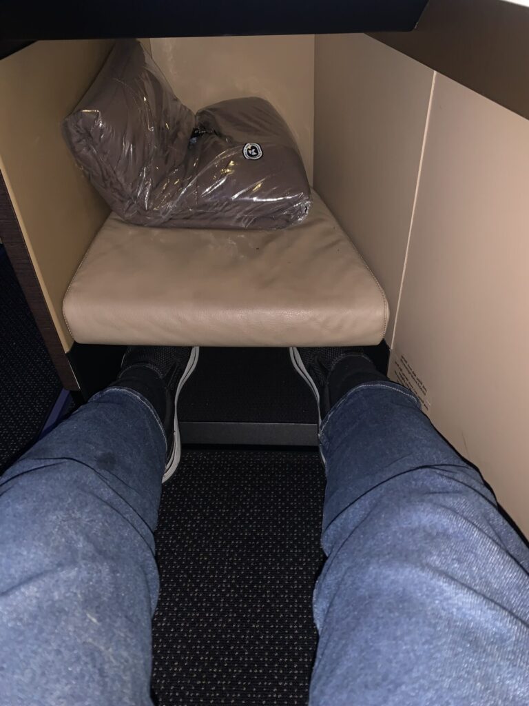 Neil Scrivener reviews Etihad Airline's Business Class seat onboard their Boeing 797-9.