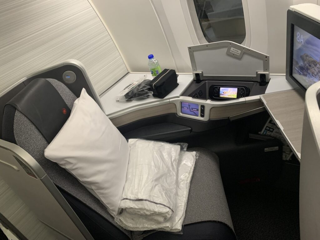 Neil Scrivener reviews Air Canada's Signature Class (Business Class) offering on board the Boeing 787.