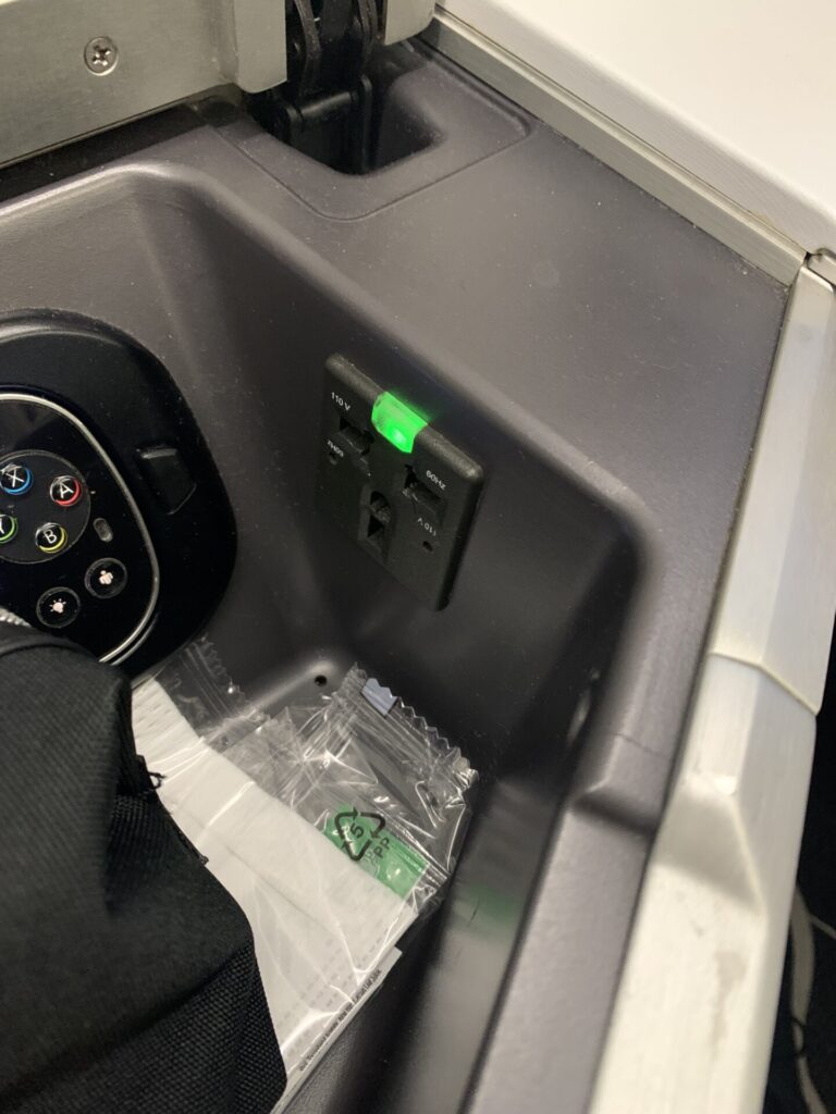 Neil Scrivener reviews Air Canada's Signature Class (Business Class) offering on board the Boeing 787.