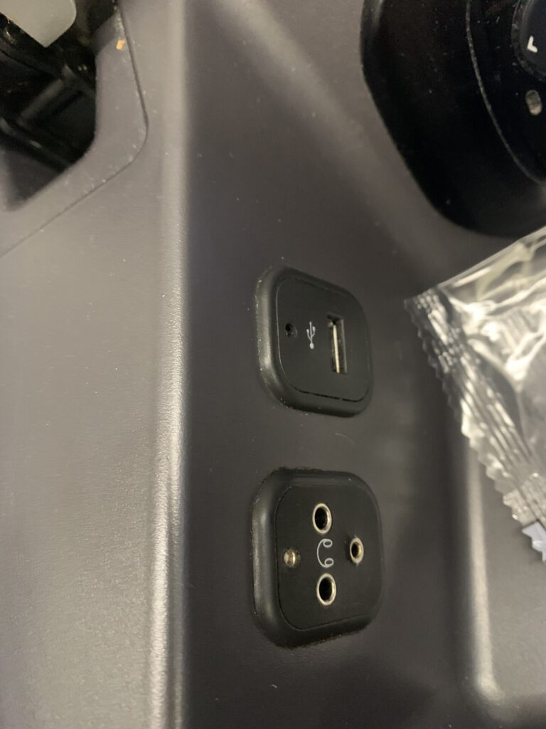 Neil Scrivener reviews Air Canada's Signature Class (Business Class) offering on board the Boeing 787.