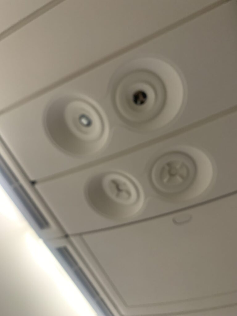 Neil Scrivener reviews Air Canada's Signature Class (Business Class) offering on board the Boeing 787.