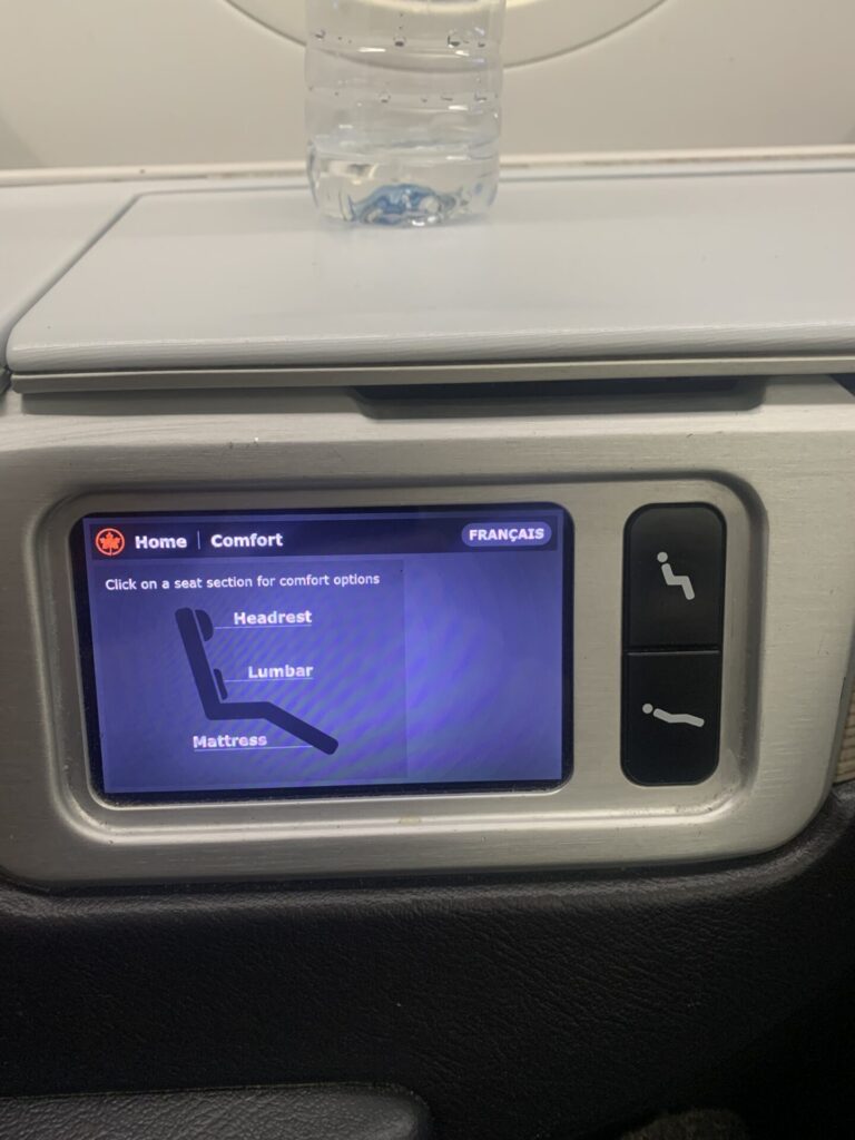 Neil Scrivener reviews Air Canada's Signature Class (Business Class) offering on board the Boeing 787.