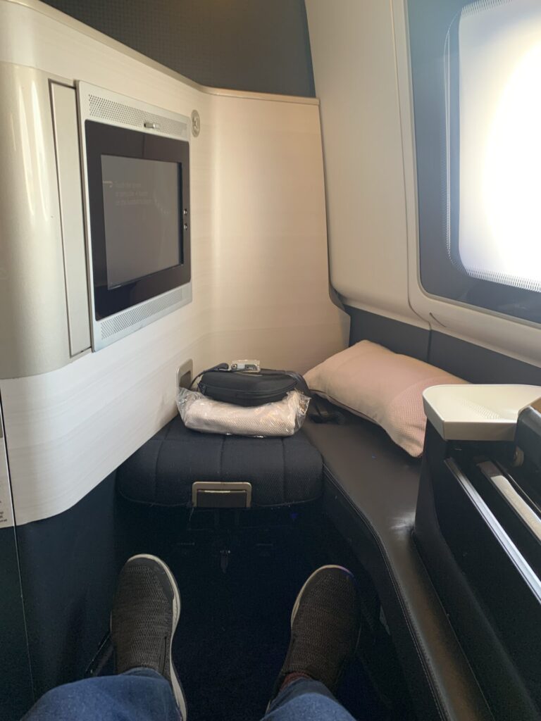 Neil Scrivener reviews British Airways' 'old' First Cabin on a flight from Heathrow to Seattle on the Boeing 777. 