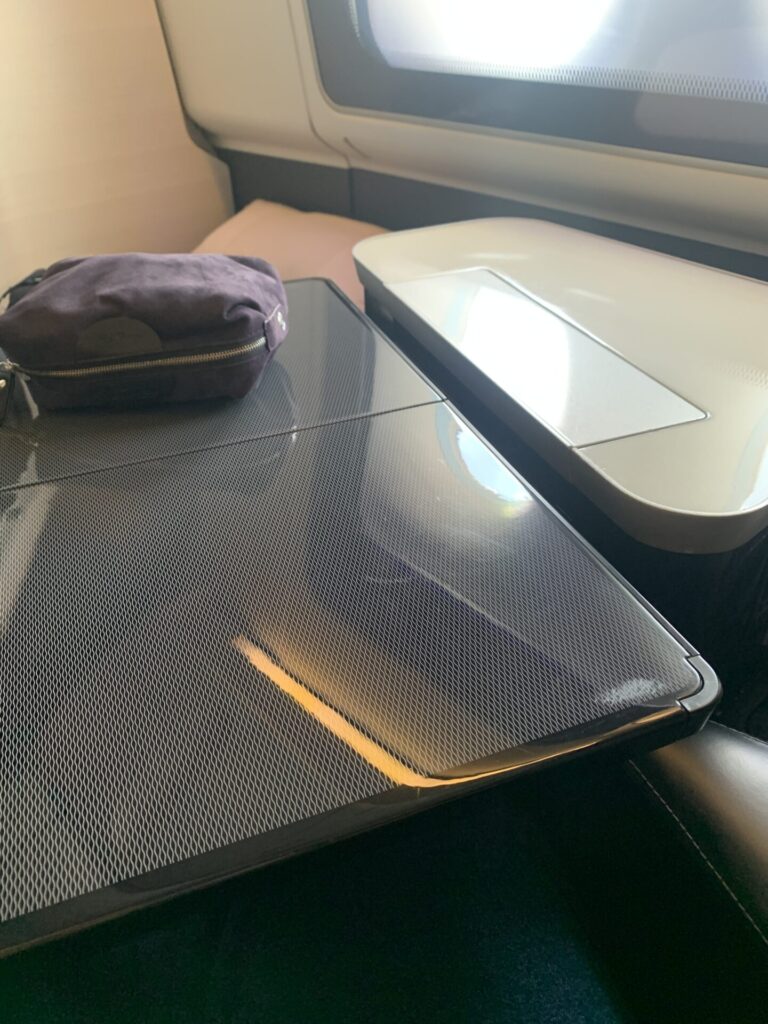 Neil Scrivener reviews British Airways' 'old' First Cabin on a flight from Heathrow to Seattle on the Boeing 777. 