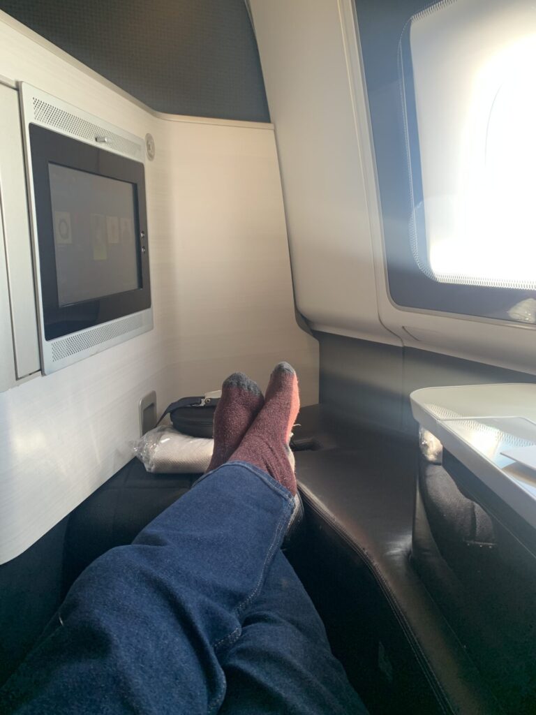 Neil Scrivener reviews British Airways' 'old' First Cabin on a flight from Heathrow to Seattle on the Boeing 777. 