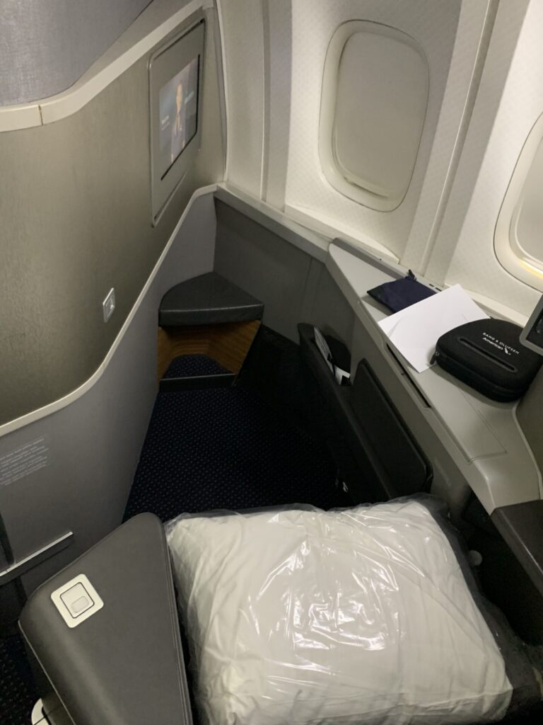 Neil Scrivener reviews the American Airlines Flagship Business seat in a forward-facing cabin, on the Boeing 777.