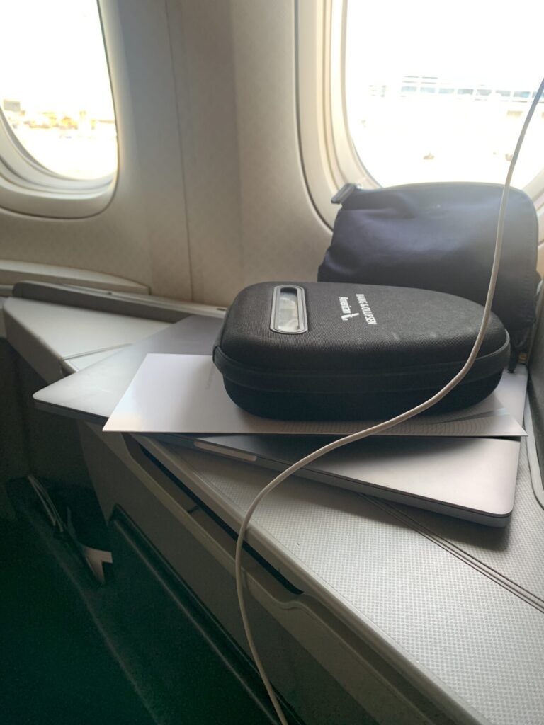 Neil Scrivener reviews the American Airlines Flagship Business seat in a forward-facing cabin, on the Boeing 777.