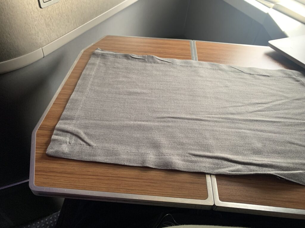 Neil Scrivener reviews the American Airlines Flagship Business seat in a forward-facing cabin, on the Boeing 777.