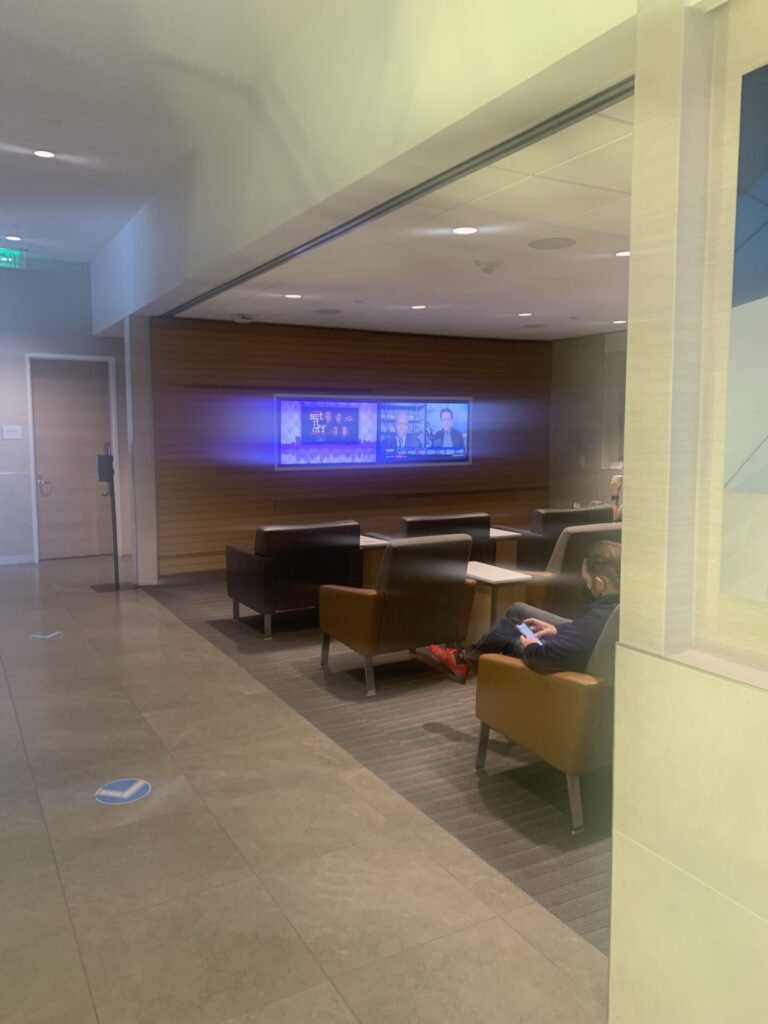 Flying Business reviews the American Airlines Admirals Club at Los Angeles Airport (LAX) Terminal 4 for OneWorld members.