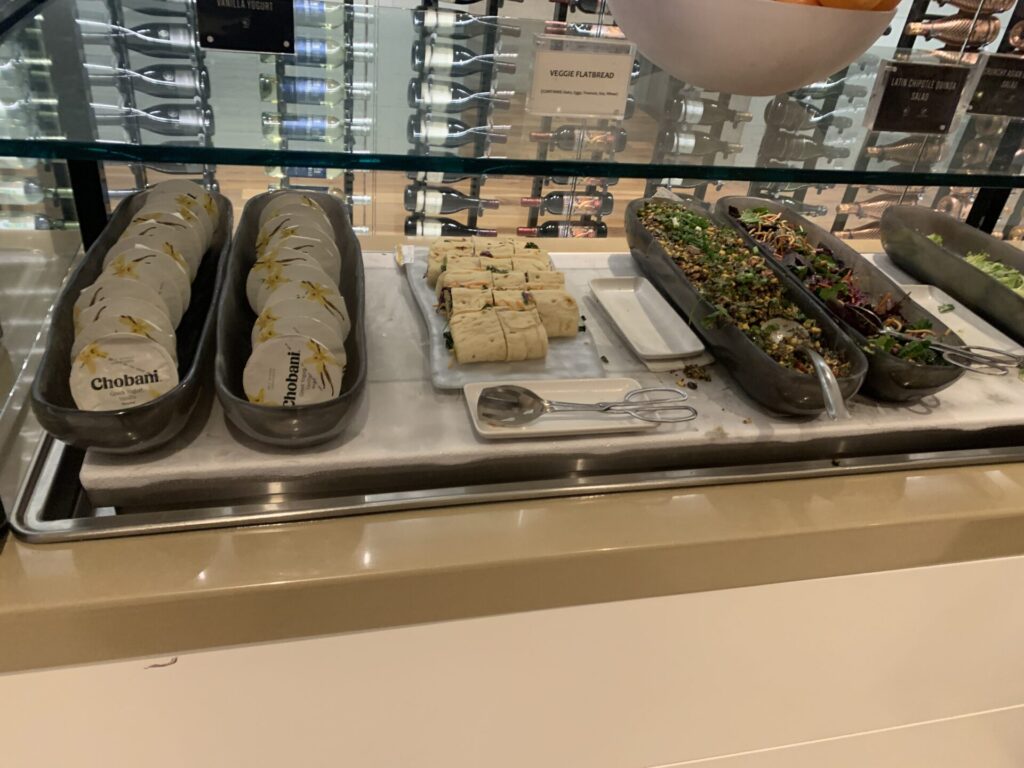 Flying Business reviews the Star Alliance Lounge at Terminal B (Tom Bradley), Los Angeles International Airport (LAX), for Star Alliance Members.