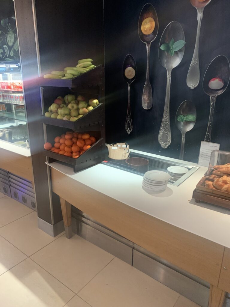 Neil Scrivener reviews the British Airways Galleries South Business Class Lounge at Heathrow's Terminal 5, available for OneWorld members.