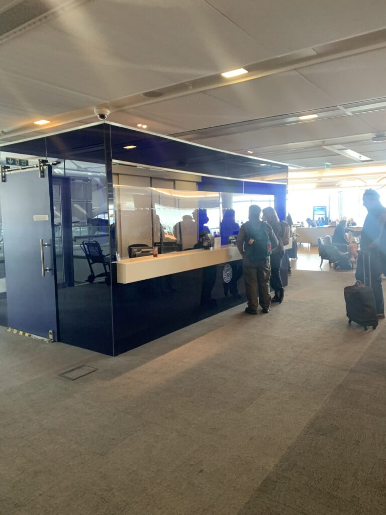 Neil Scrivener reviews the British Airways Galleries South Business Class Lounge at Heathrow's Terminal 5, available for OneWorld members.