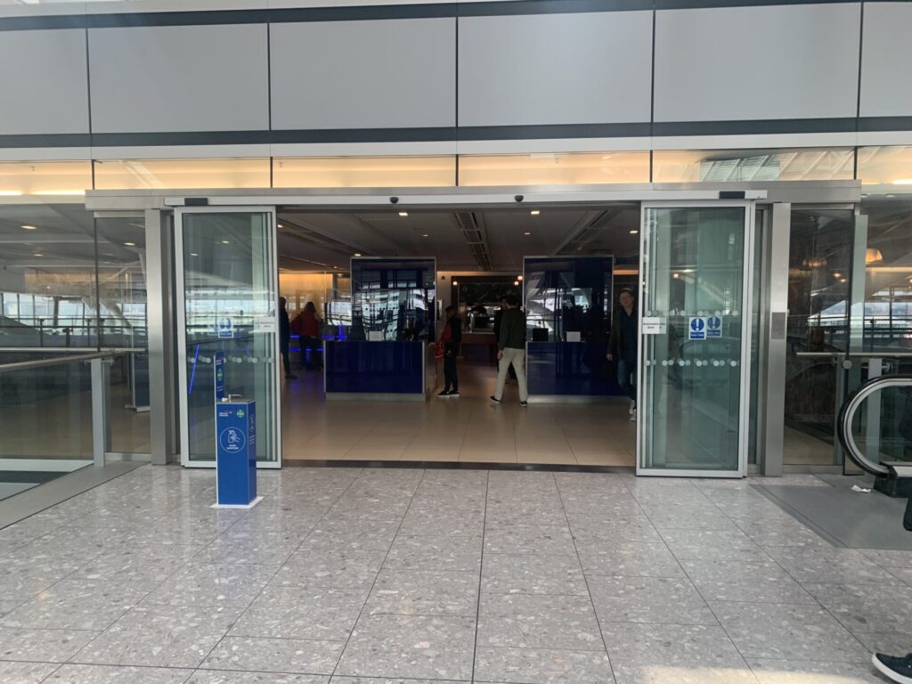 Neil Scrivener reviews the British Airways Galleries South Business Class Lounge at Heathrow's Terminal 5, available for OneWorld members.