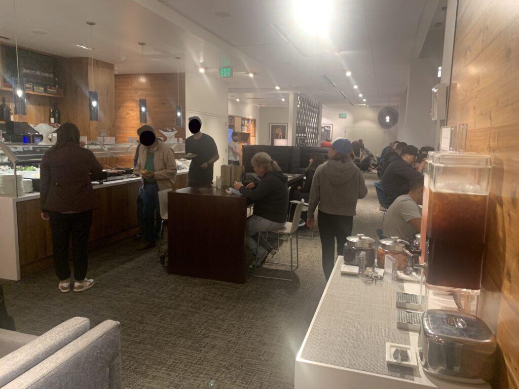 Flying Business reviews the American Express Centurion Lounge at B-Gates in Seattle-Tacoma Airport. Available to American Express Platinum Card holders.