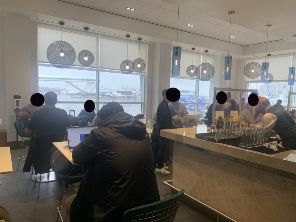 Flying Business reviews the American Express Centurion Lounge at B-Gates in Seattle-Tacoma Airport. Available to American Express Platinum Card holders.