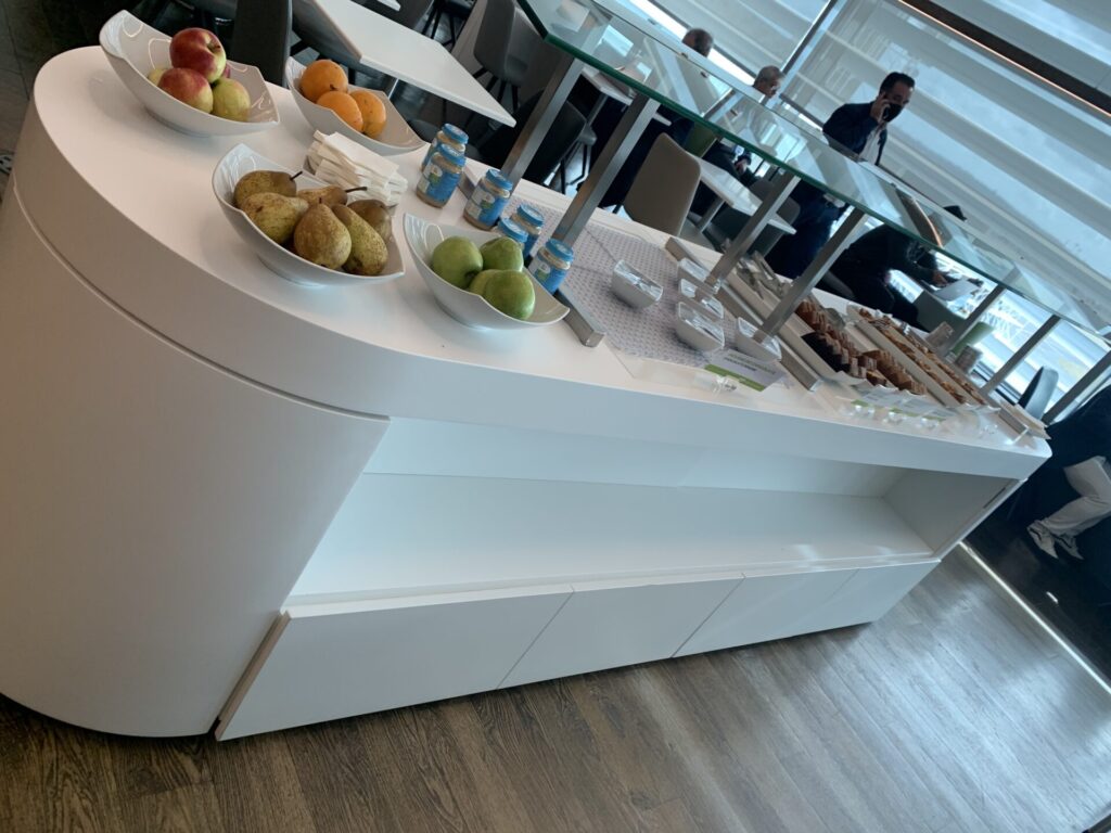 Flying Business reviews the TAP Portugal Business Class lounge, at Lisbon International Airport.