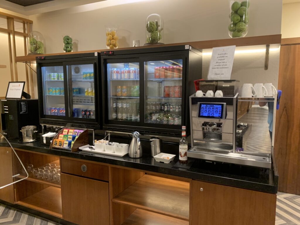 Flying Business reviews the Singapore Airlines SilverKris Lounge at London Heathrow's Terminal 2. 