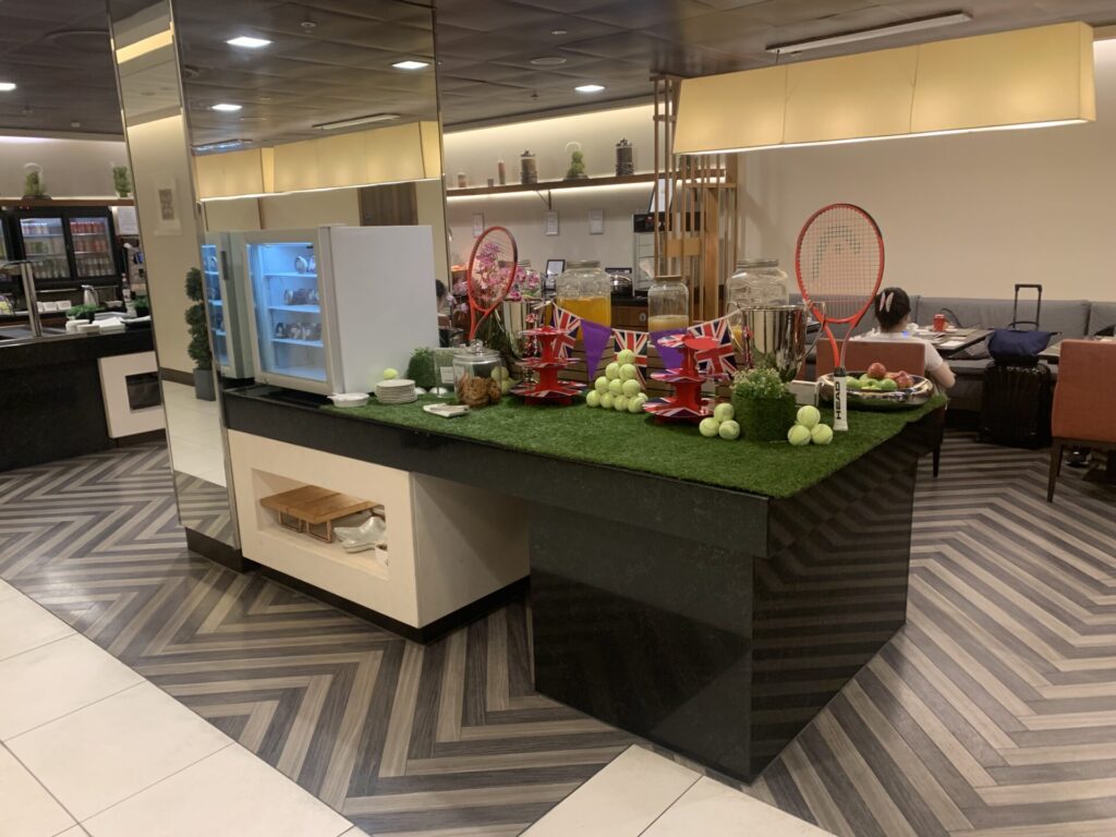 Flying Business reviews the Singapore Airlines SilverKris Lounge at London Heathrow's Terminal 2. 