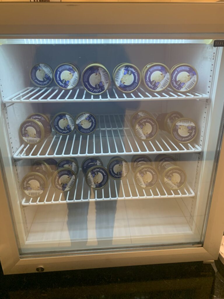 Flying Business reviews the Singapore Airlines SilverKris Lounge at London Heathrow's Terminal 2. 