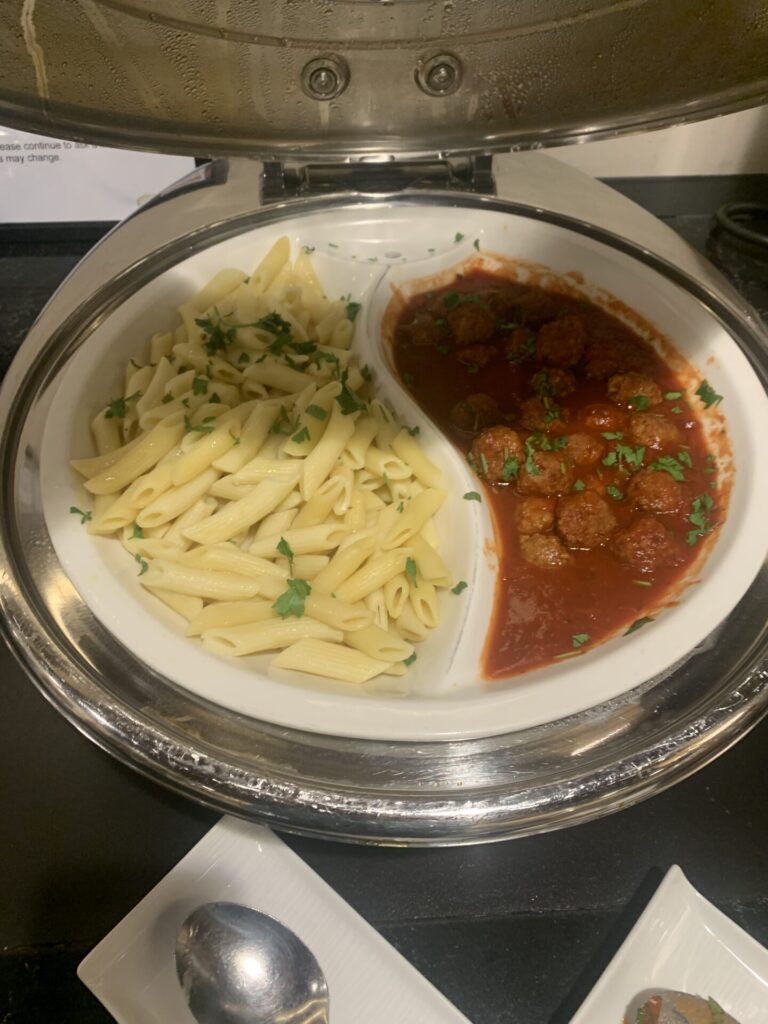 Flying Business reviews the Singapore Airlines SilverKris Lounge at London Heathrow's Terminal 2. 