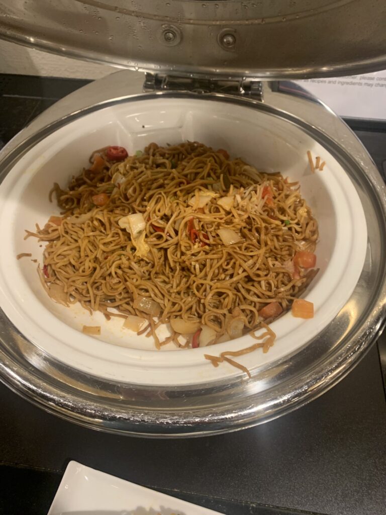 Flying Business reviews the Singapore Airlines SilverKris Lounge at London Heathrow's Terminal 2. 