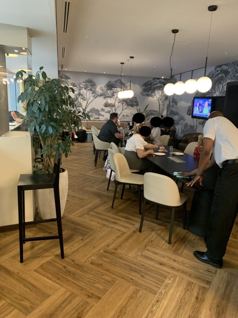 Flying Business reviews the Aspire Lounge at Zurich Airport (Switzerland), while flying Swiss Air.