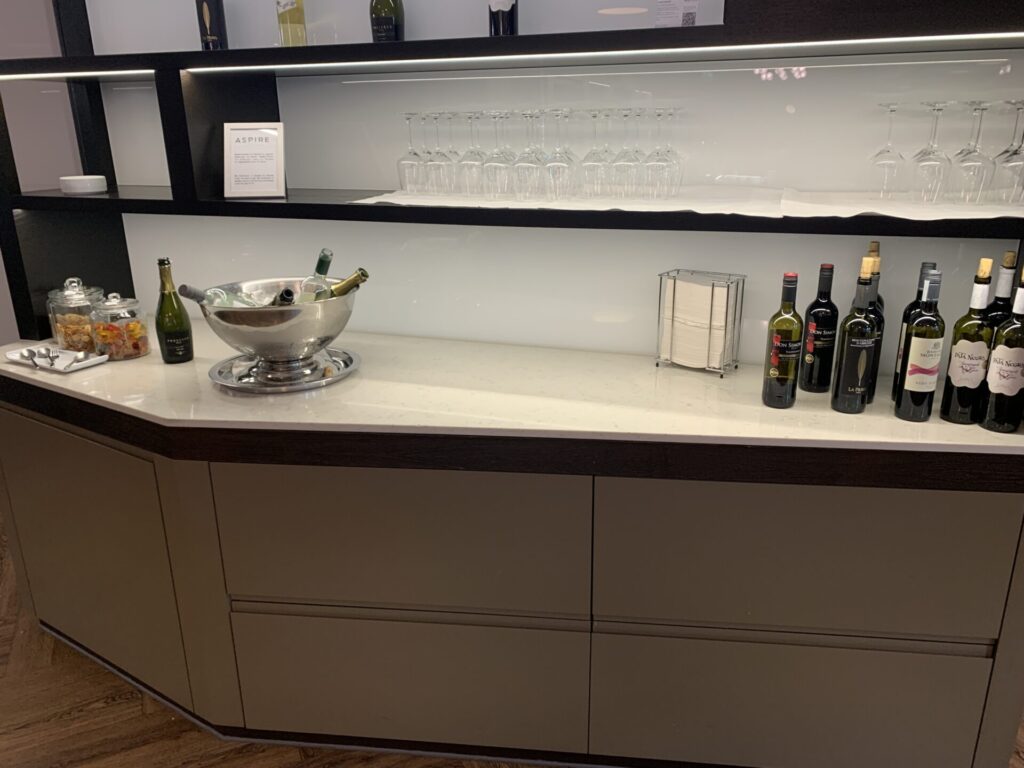 Flying Business reviews the Aspire Lounge at Zurich Airport (Switzerland), while flying Swiss Air.