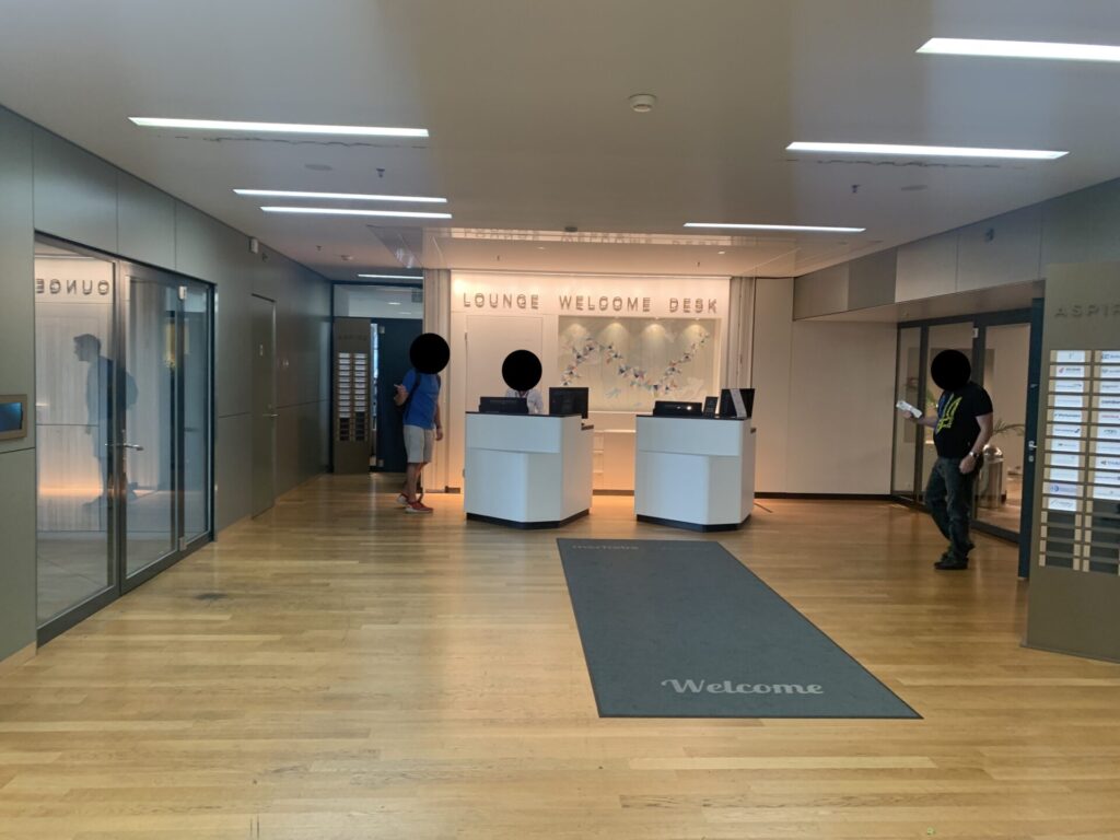 Flying Business reviews the Aspire Lounge at Zurich Airport (Switzerland), while flying Swiss Air.