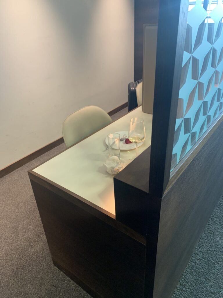 Flying Business reviews the Aspire Lounge at Zurich Airport (Switzerland), while flying Swiss Air.