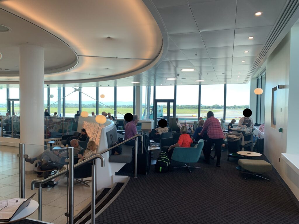 Flying Business reviews the 51st & Green Lounge in Dublin's US Pre-Clearance area, access for those flying Business Class with American Airlines, Delta Airlines, United Airlines and Aer Lingus.
