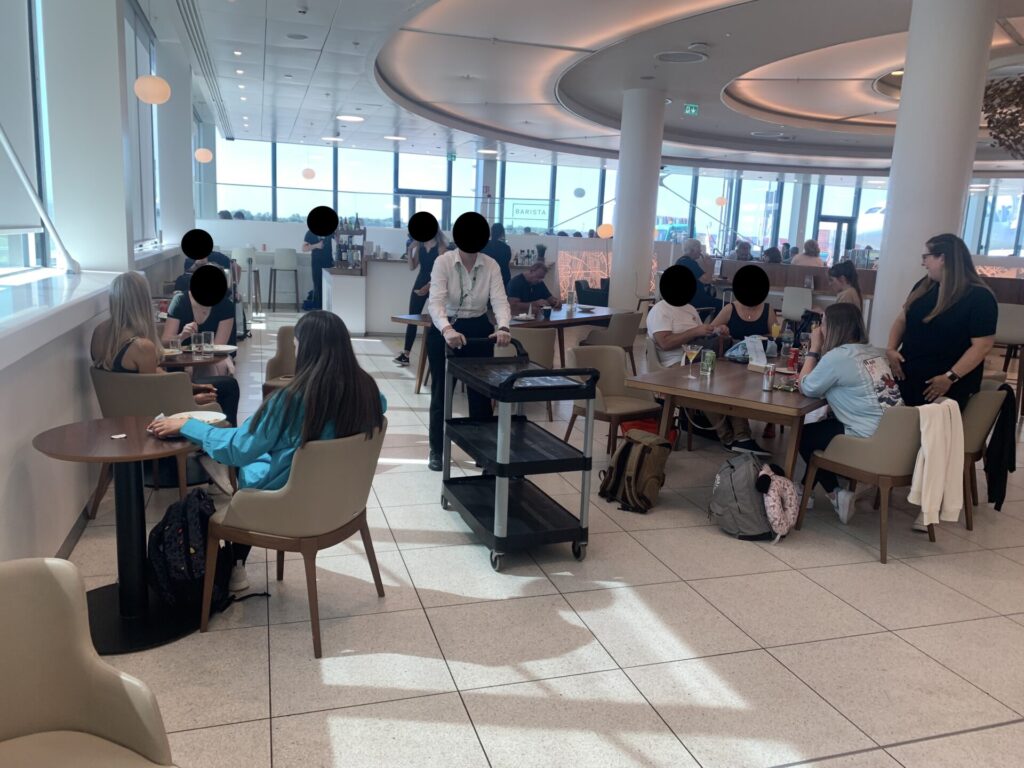Flying Business reviews the 51st & Green Lounge in Dublin's US Pre-Clearance area, access for those flying Business Class with American Airlines, Delta Airlines, United Airlines and Aer Lingus.