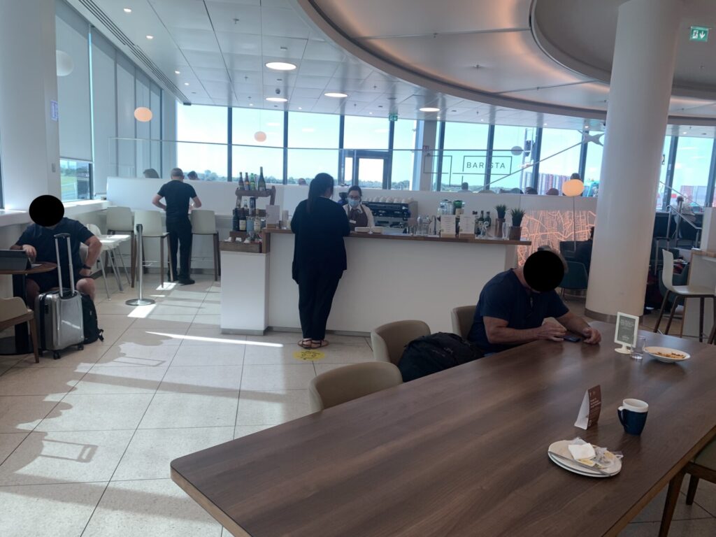 Flying Business reviews the 51st & Green Lounge in Dublin's US Pre-Clearance area, access for those flying Business Class with American Airlines, Delta Airlines, United Airlines and Aer Lingus.