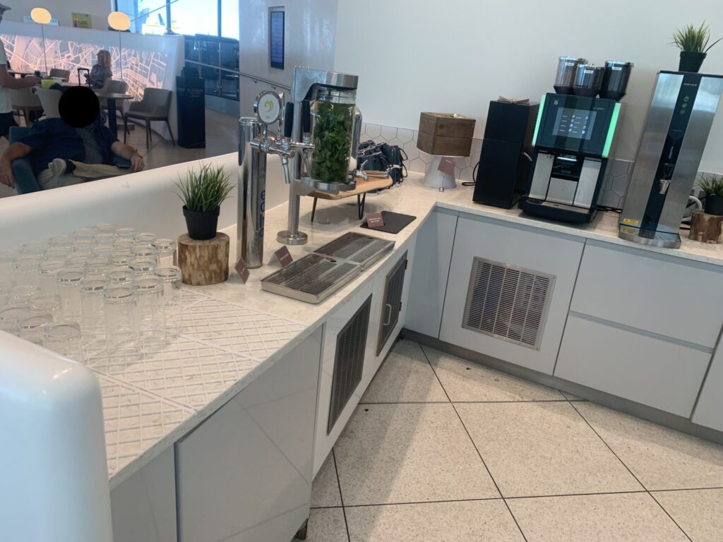 Flying Business reviews the 51st & Green Lounge in Dublin's US Pre-Clearance area, access for those flying Business Class with American Airlines, Delta Airlines, United Airlines and Aer Lingus.