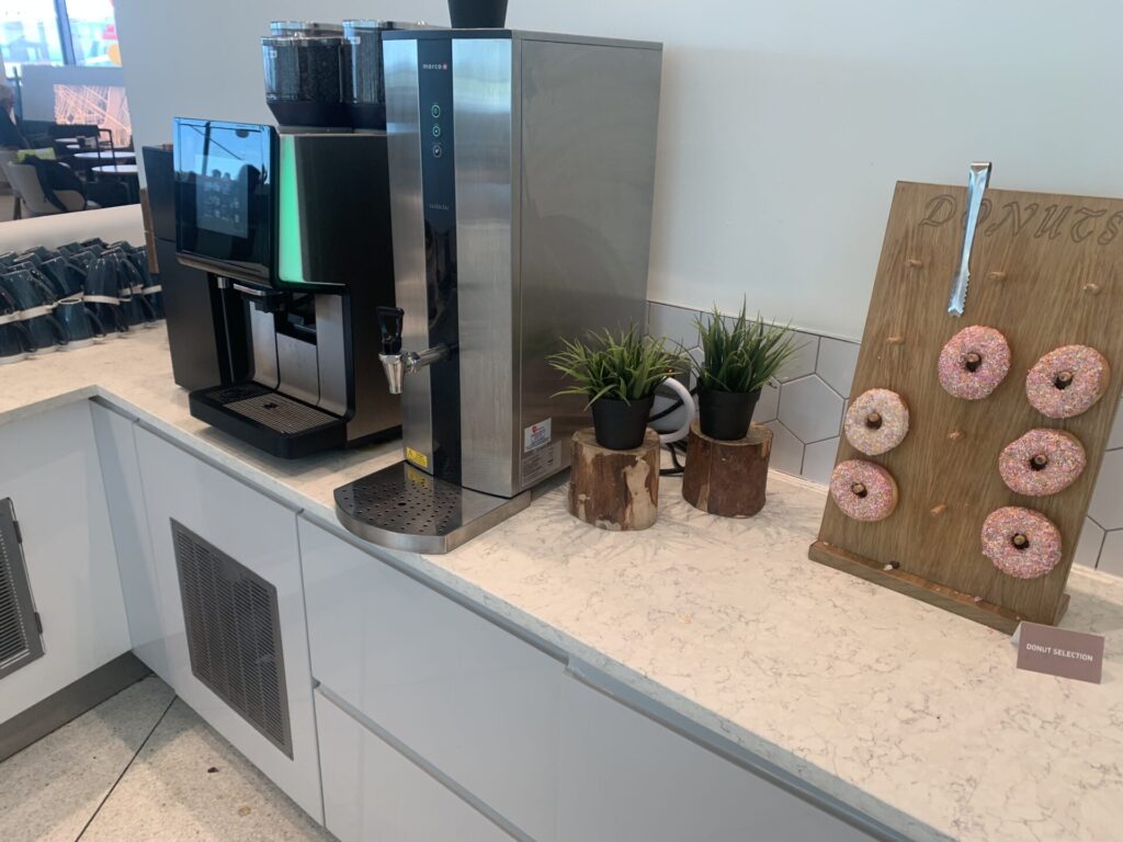 Flying Business reviews the 51st & Green Lounge in Dublin's US Pre-Clearance area, access for those flying Business Class with American Airlines, Delta Airlines, United Airlines and Aer Lingus.