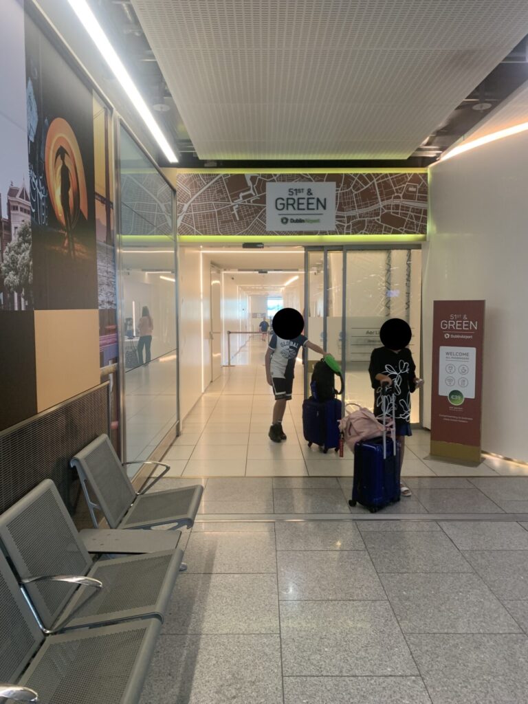 Flying Business reviews the 51st & Green Lounge in Dublin's US Pre-Clearance area, access for those flying Business Class with American Airlines, Delta Airlines, United Airlines and Aer Lingus.