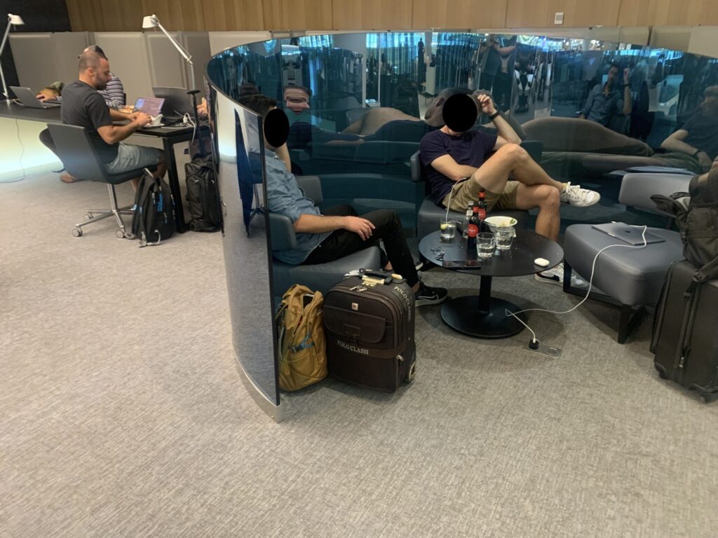 Neil Scrivener reviews the Aena VIP Miro Lounge at Terminal 1, Josep Tarradellas Barcelona–El Prat Airport, Spain.