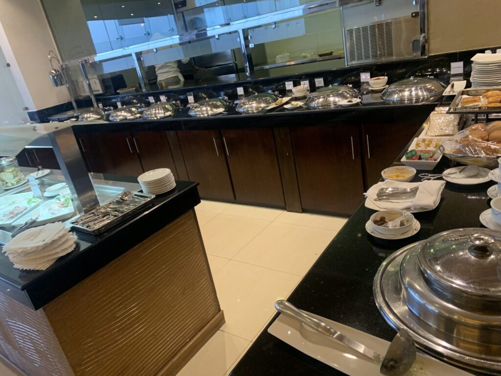 Flying Business reviews the Srilankan Airlines Serendib Lounge in Colombo's Bandaranaike International Airport in Sri Lanka.