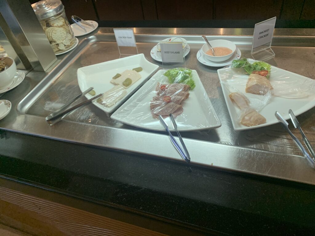 Flying Business reviews the Srilankan Airlines Serendib Lounge in Colombo's Bandaranaike International Airport in Sri Lanka.