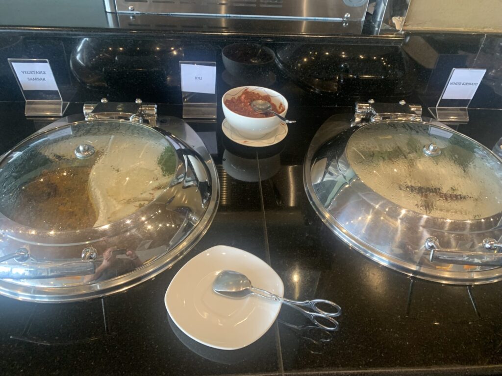 Flying Business reviews the Srilankan Airlines Serendib Lounge in Colombo's Bandaranaike International Airport in Sri Lanka.