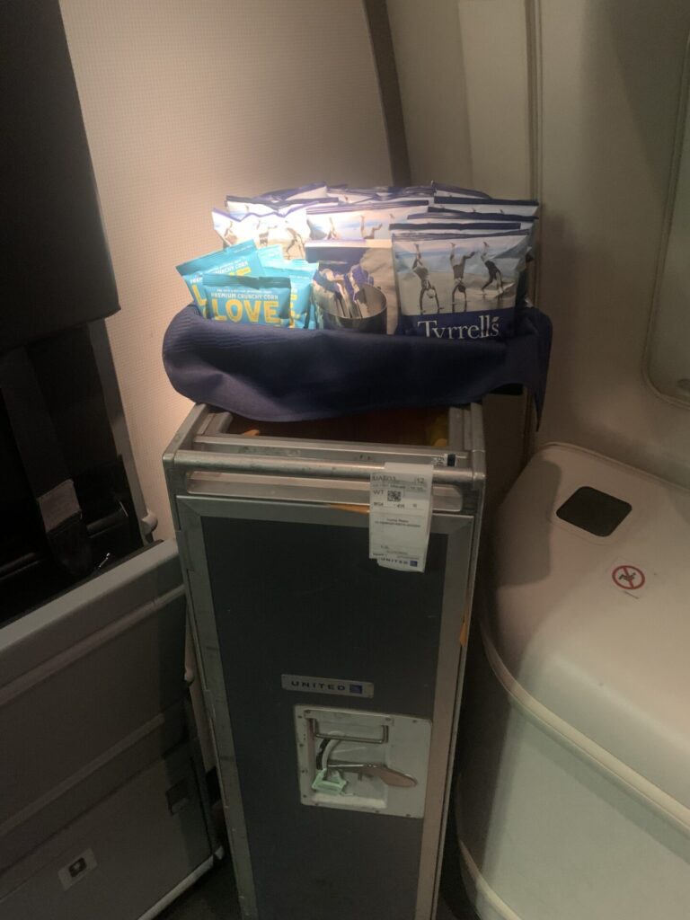 Neil Scrivener reviews United UA933 from Frankfurt (FRA) to Washington (IAD) in Polaris (Business Class). 