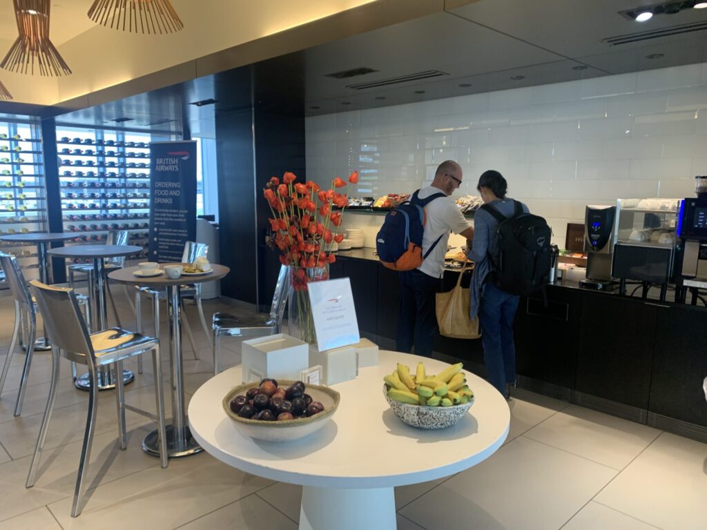 Flying Business reviews the British Airways Lounge in Washington Dulles' Airport, in Concourse B - which also serves as a Priority Pass Lounge.
