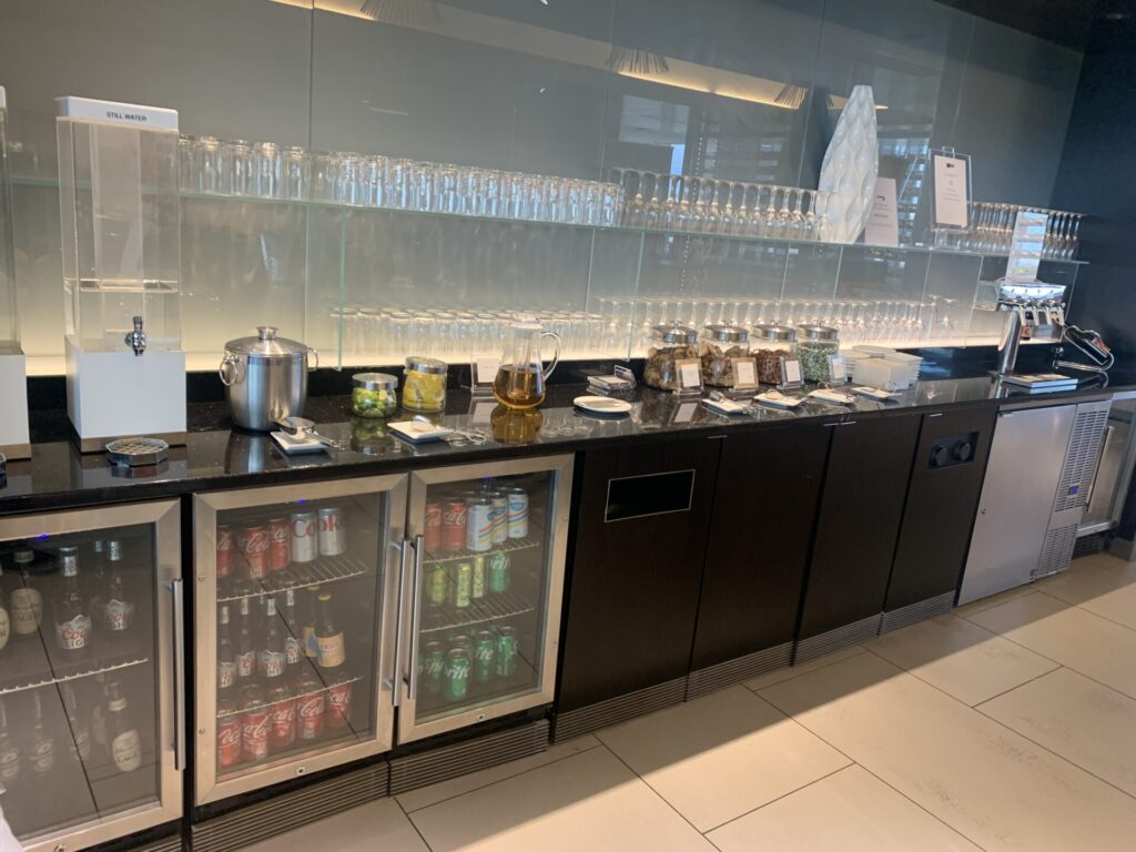 Flying Business reviews the British Airways Lounge in Washington Dulles' Airport, in Concourse B - which also serves as a Priority Pass Lounge.