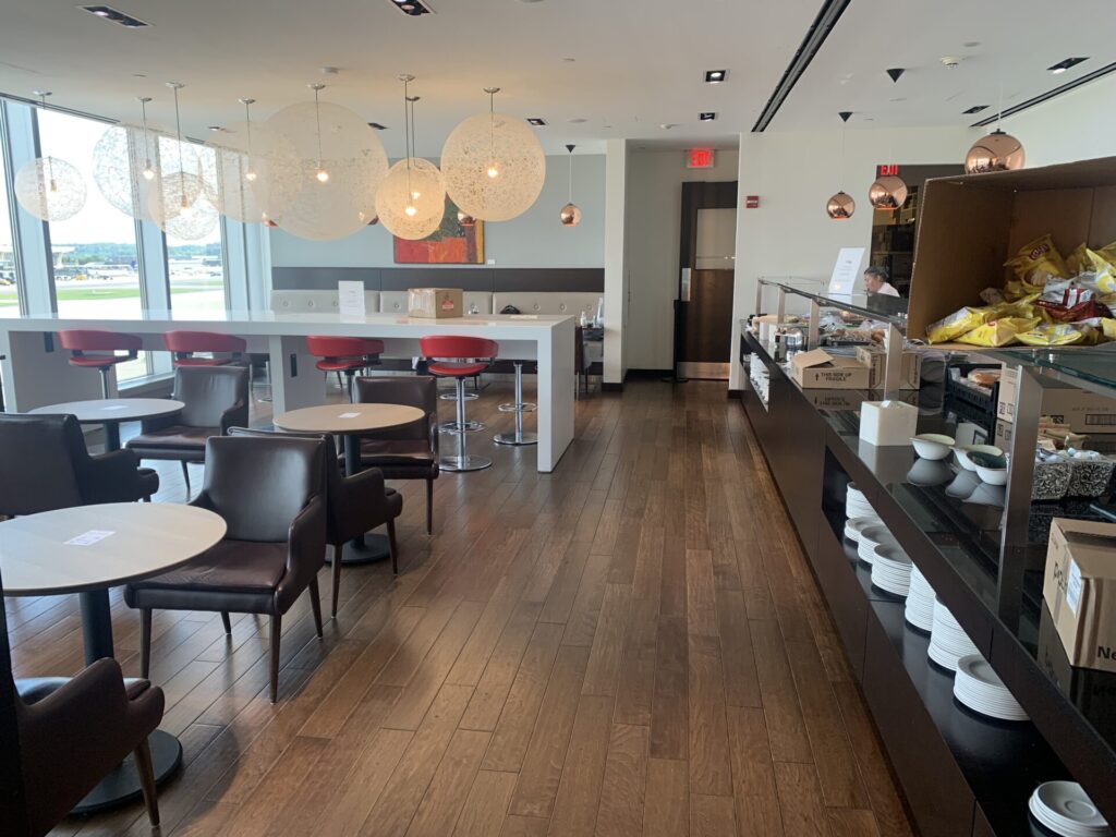 Flying Business reviews the British Airways Lounge in Washington Dulles' Airport, in Concourse B - which also serves as a Priority Pass Lounge.