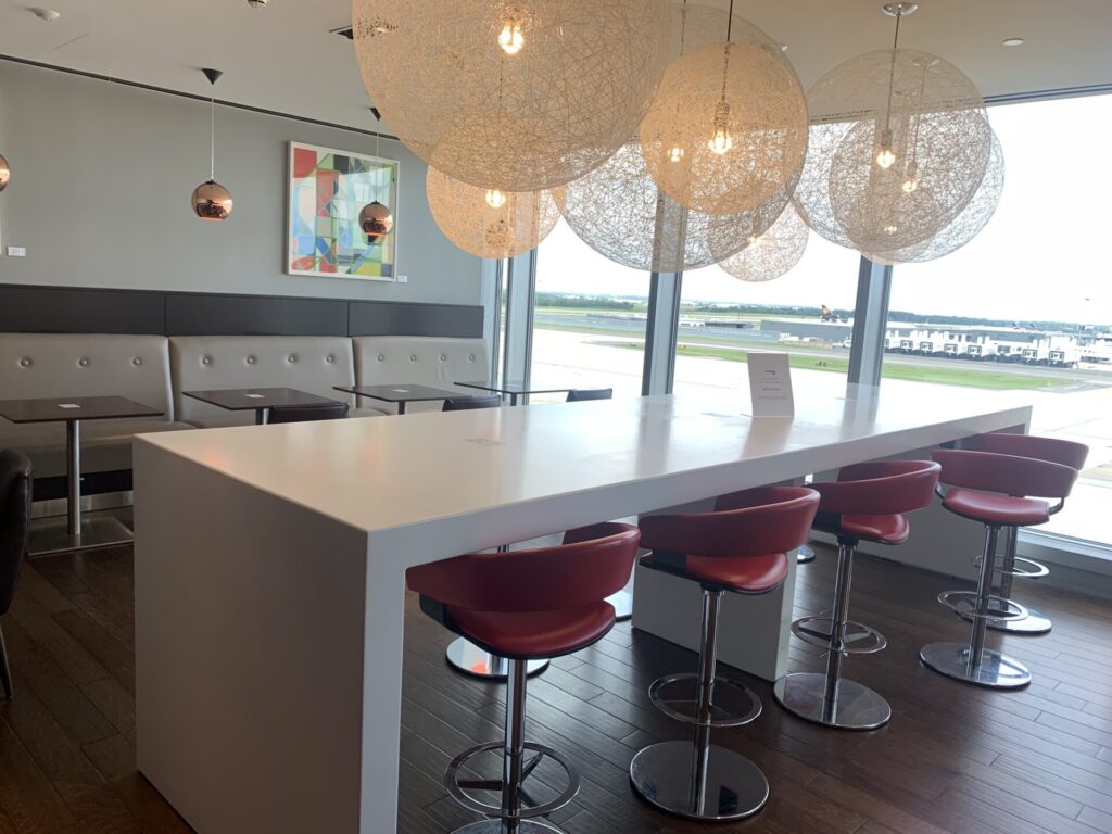 Flying Business reviews the British Airways Lounge in Washington Dulles' Airport, in Concourse B - which also serves as a Priority Pass Lounge.