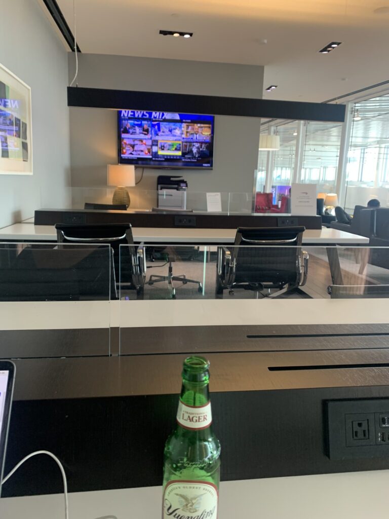 Flying Business reviews the British Airways Lounge in Washington Dulles' Airport, in Concourse B - which also serves as a Priority Pass Lounge.