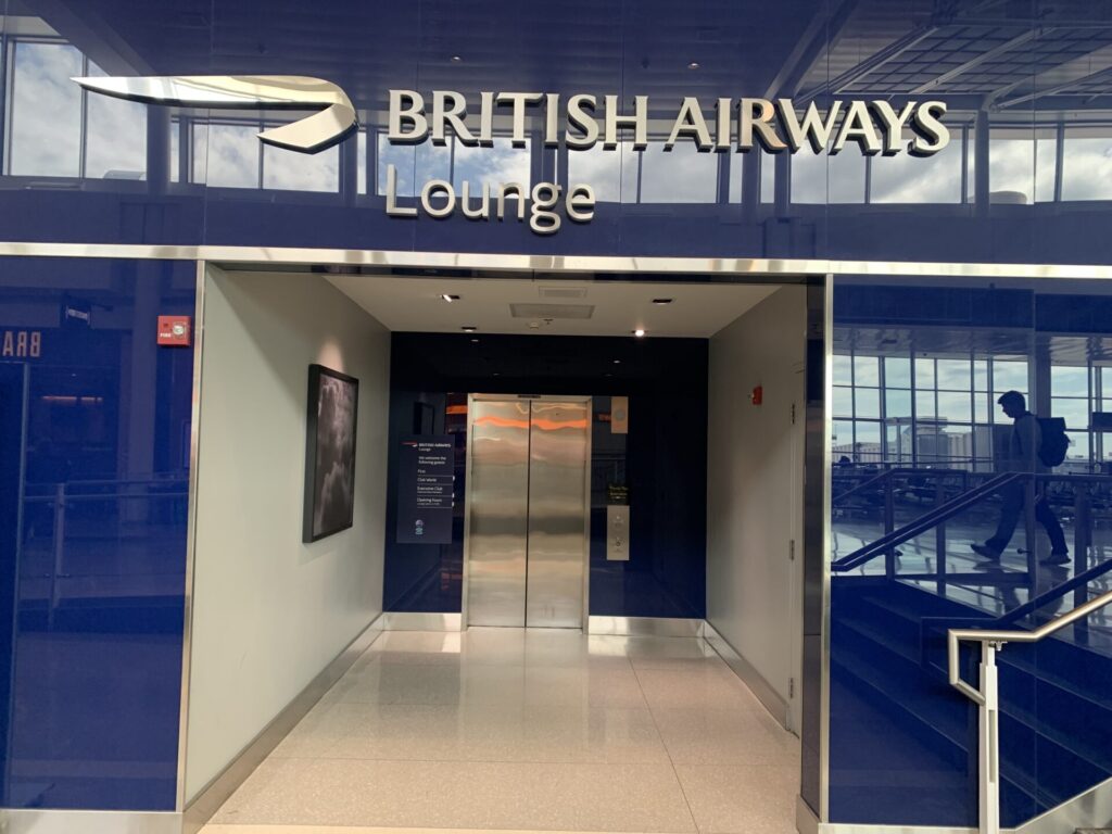 Flying Business reviews the British Airways Lounge in Washington Dulles' Airport, in Concourse B - which also serves as a Priority Pass Lounge.