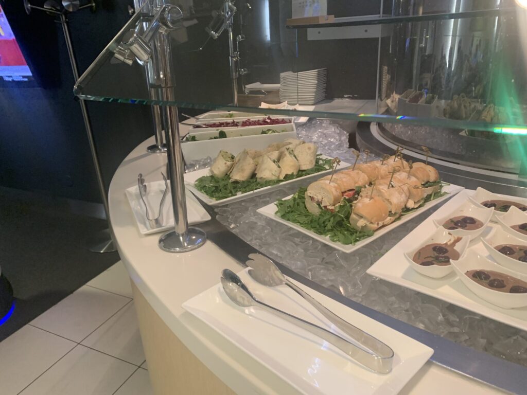 Neil Scrivener reviews Lufthansa's Business and Senator lounges in Washington Dulles' (IAD) Concourse B.