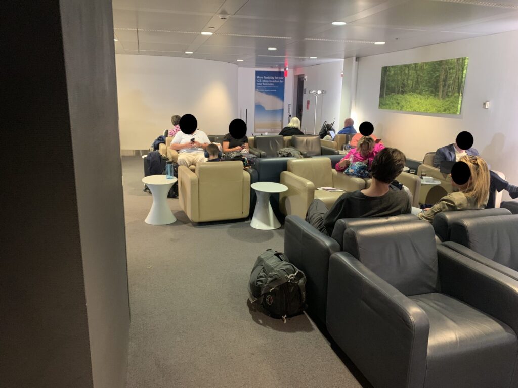 Neil Scrivener reviews Lufthansa's Business and Senator lounges in Washington Dulles' (IAD) Concourse B.
